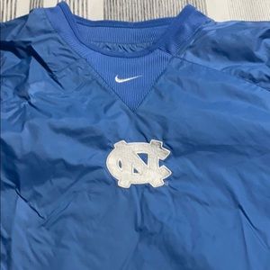 Nike North Carolina Tar Heels pull over